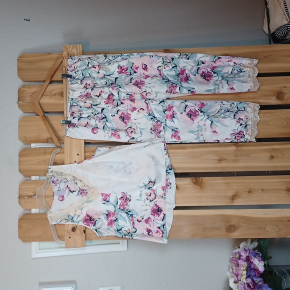 Secret Treasures Other - Secret Treasures Pajamas NWOT